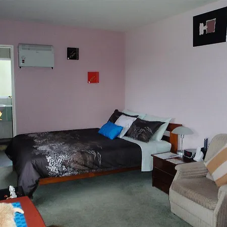 Purple-Der House Accommodation